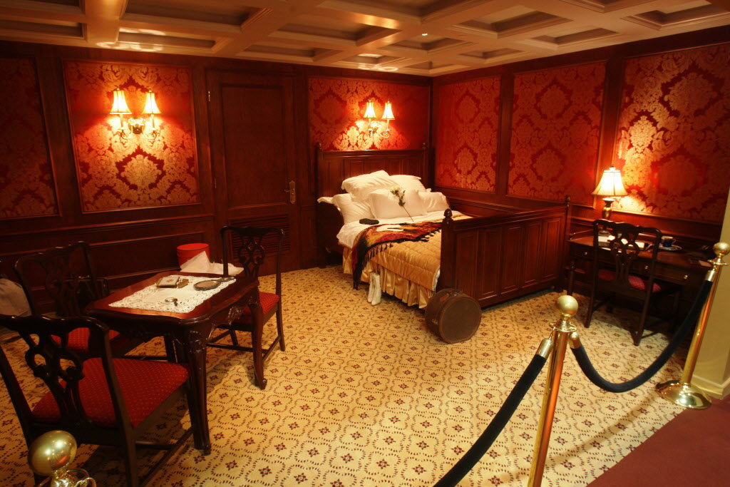 titanic-bedroom-glscjpg-a66f308bdb9f8173.jpg